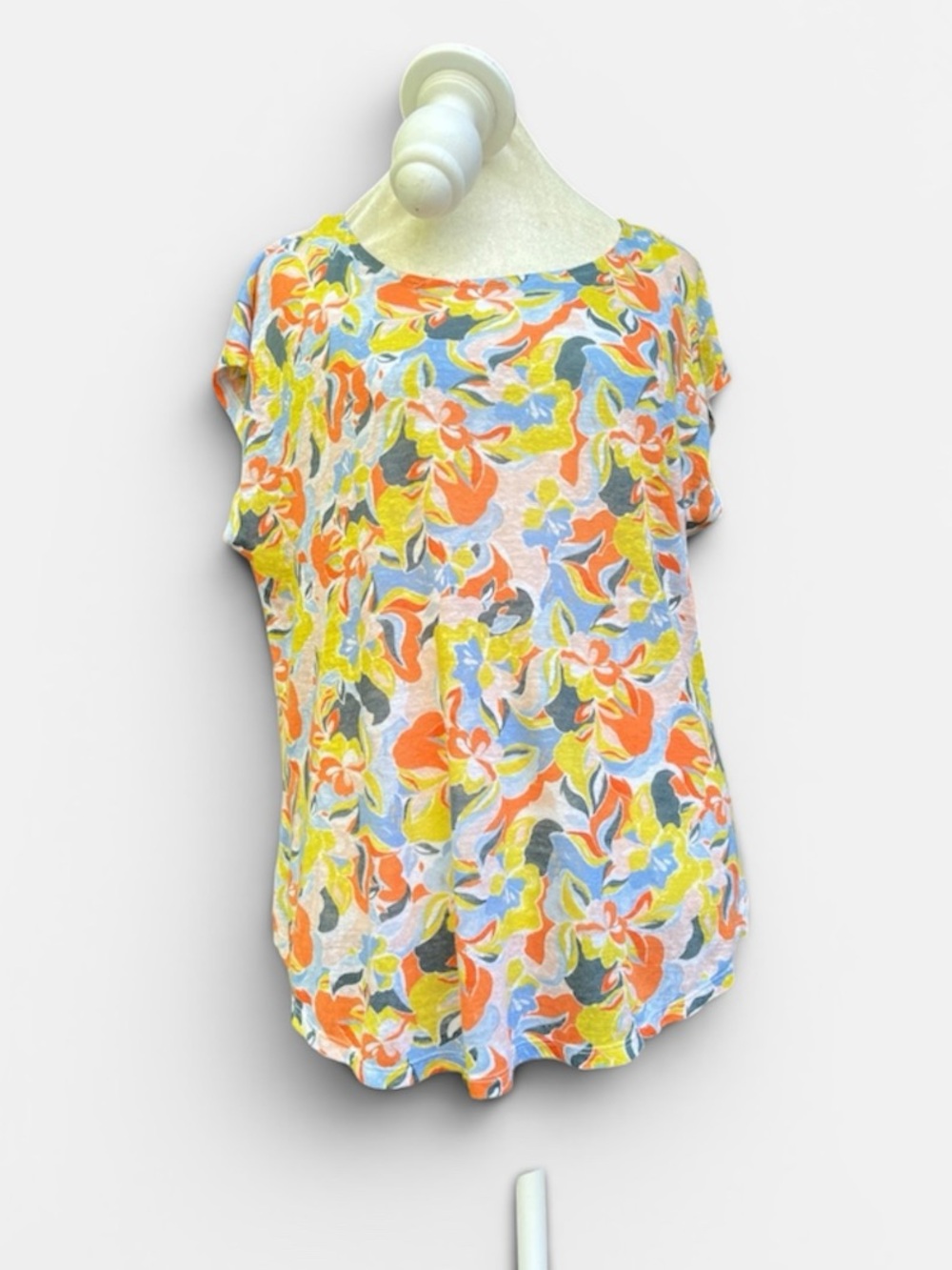 C&C California Linen Tee in  Abstract Floral Print Size Medium